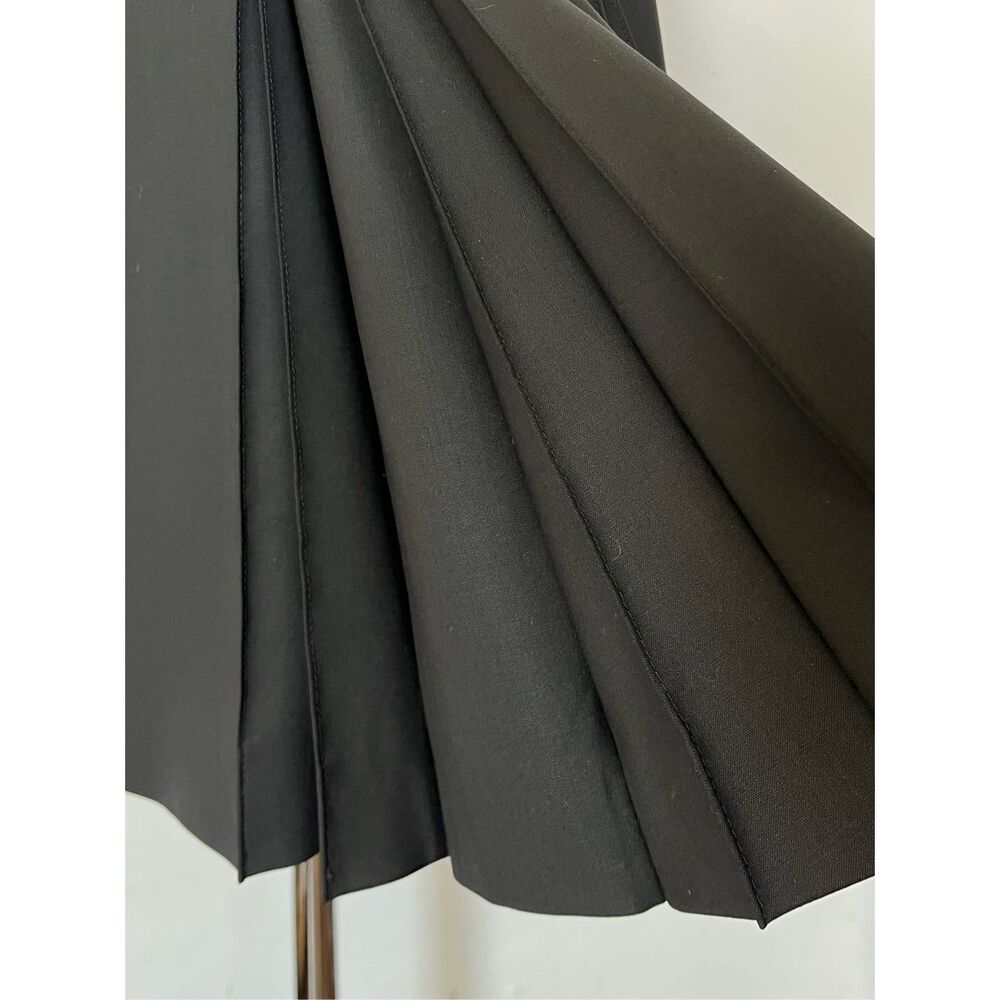 Burberry of London Women’s 8 Virgin Wool Pleated Skirt - Picture 6 of 12